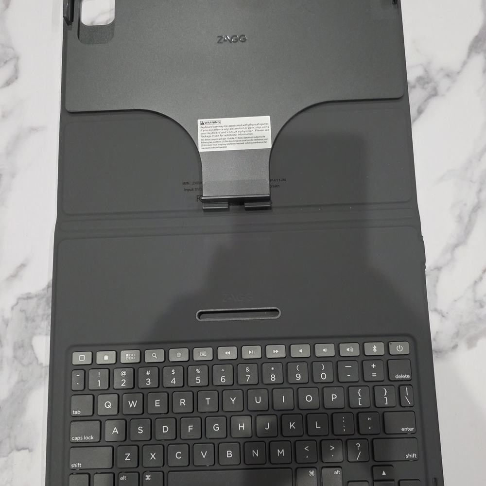 Apple Black Tablet Keyboard for Enhanced Productivity - Picture 4 of 10